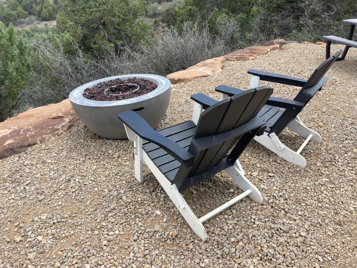 Canyon Rim Domes - A Luxury Glamping Experience!! Монтичело Екстериор снимка